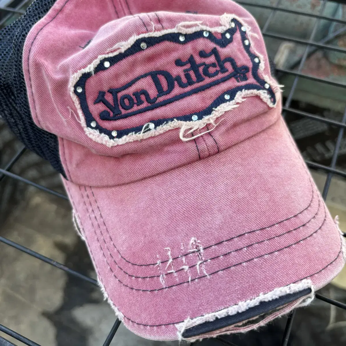 Von Dutch 본더치 레트로 데미지 디테일 핑크 메쉬캡